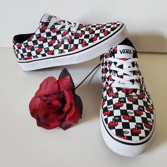 ❌️Sold❌️ VANS Doheny Cherry Checkerboard Skate Shoes US Size 4.5 - Picture 1 of 8